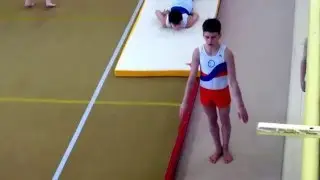 Ганжела Родион выполняет опорный прыжок по 1 взрослому разряду. Брянск. Март 2016.