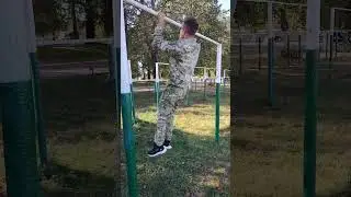 ШКОЛЬНИК КУРСАНТ ВПК РЫСЬ ПОДТЯГИВАНИЯ НА ТОЛСТОМ ТУРНИКЕ#shorts #sports