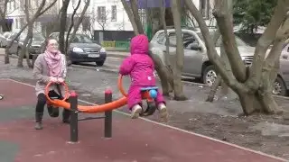 На детской площадке (часть 1)