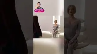 Эта девушка андроид она слушает хозяина... 