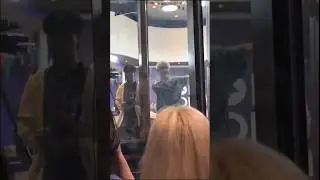 dễ thương cả fan lẫn idol 
