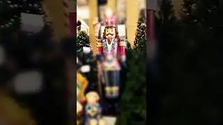 Записал в торговом центре видео на телефон с эффектом миниатюры — получился игрушечный ТЦ :) 