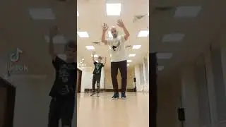 УЧЕНИК В ИТОГЕ ПОВТОРИЛ ТАНЕЦ ТРЕНЕРА, УЖЕ И НЕ НАДЕЯЛСЯ !
