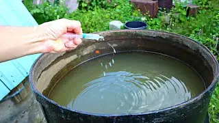 В летнюю жару добавляю в бочку с водой этот аптечный препарат.  Вода испаряется в 3 раза медленнее.