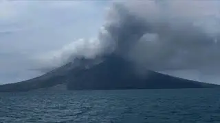Erupción volcánica provoca cierre de aeropuertos en Indonesia | AFP