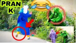 there are screamed like a carzy.....waxaay uu naxeen sii wali ah 😂🤣🤣😂prank