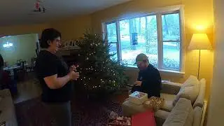 Svensons setting up the xmas tree 2022
