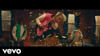 Machine Gun Kelly feat. Kellin Quinn - love race (Official Music Video)