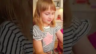Сэндвич с докторской колбасой, огурцом и творожным сыром