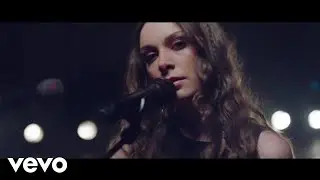 Holly Humberstone - The Walls Are Way Too Thin (BRITs 2022 Rising Star Session)