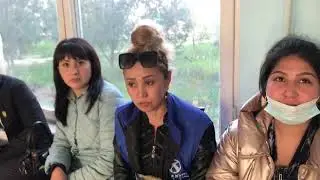 Выборы 2021, Токмок, УИК 7066, Наблюдательница носит одежду с логотипом партии Ата-Журта