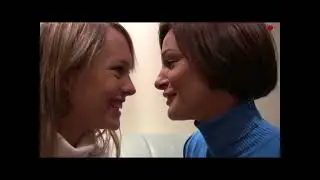 LESBIAN KISSING