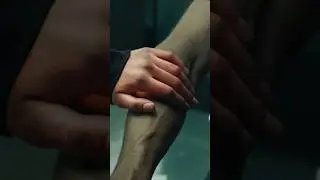 ДЕВУШКА ЗАЖИВЛЯЕТ РАНЫ
