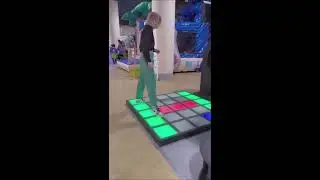 Играем в перерыве на новом аттракционе - 