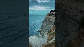 Черное море. Вид с Толстого мыса в Геленджике. Первый день второго летнего месяца 🌊 