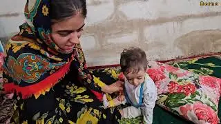Love and hope in the hut of love: the happy and romantic life of Ali and Khadija.