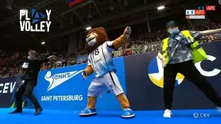 Крутой танцевальный флешмоб на волейболе