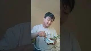 makan  telur bacem sama ayam bumbu kecap