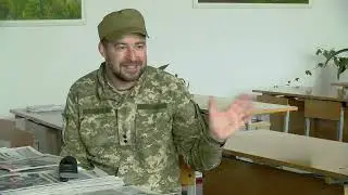 Журналіст С. Хомінський мріє написати репортаж з параду на Красній площі під синьо-жовтим прапором