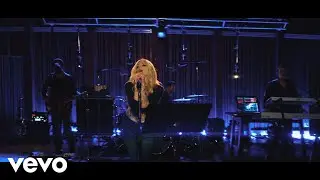 Avril Lavigne - Avril Lavigne “Dumb Blonde” (Live from Honda Stage at Henson Recording Studios)