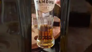 Виски со вкусом вишни, банана и сливочного печенья.