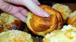 Пышные, мягкие, тающие во рту булочки с сочными сухофруктами! Обязательно их попробуйте!