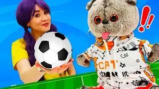 Кот Басик играет в футбол дома! 😱⚽💥 Видео для детей про мягкие игрушки