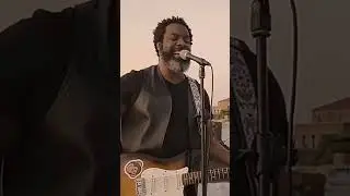 🎸Street-side Serenade  Man Captivates City 