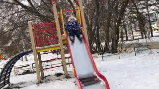 Прогулка на игровой площадке