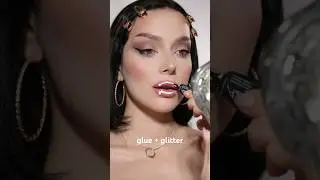 Glue + glitter = glittery lips 💫