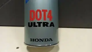 Тормозная жидкость Honda Ultra DOT-4 Brake Fluid 0,5 литра.