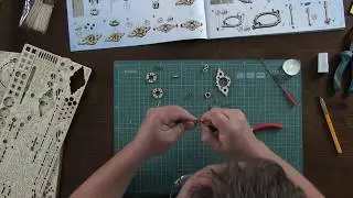 Видеоинструкция по сборке Авиатора от Ugears