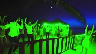 Kalwi ft. Sasha Wrist - Mi Gente
