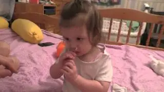 Ясмин Мейрович чистит носик