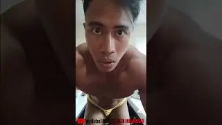 Atlit Binaraga Pose Pose Pamer Otot Di Kamar Hotel