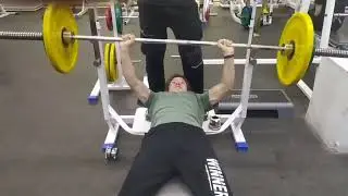 жим лежа 70кг на 2 раза
