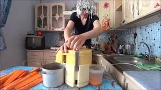 Советская соковыжималка еще работает Делаем натуральный морковный сок