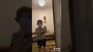 Украл у мамы айфон