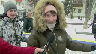 Кілька сотень волинян розгорнули 200-метровий прапор України