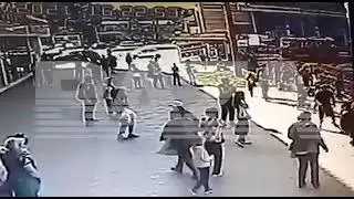 В Барнауле две девочки попали в больницу после падения надувного батута