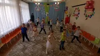"И у каждого мама своя" - свободный танец