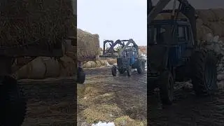МтЗ 80 стогомет с пикой на разгрузке и укладке рулонов 