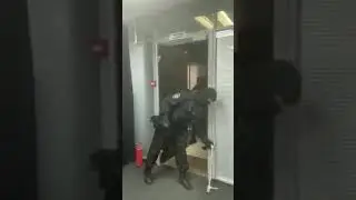Обыски в ФБК! ФСБ выбивает дверь в студию «Навальный LIVE»