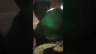 makan mie ayam bakso baksonya guede sekepala orang