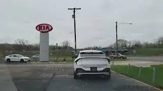 Полупустой дилершип KIA с электромобилем EV6