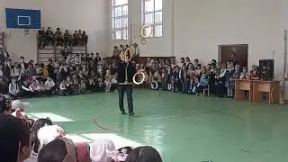 Bolajonlar uchun sirk tomoshalari, masxaraboz.