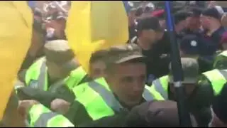 Митингующие в поддержку Саакашвили возле АП скандируют 