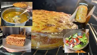 Приготовим обед - запеканка с фаршем, супчик, салат, капуста квашеная. По-домашнему быстро и вкусно