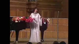 Зара Долуханова 