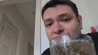 С утречка с бодричка Катенька Катюша жарит мне яйца с докторской колбасой Ням-ням.